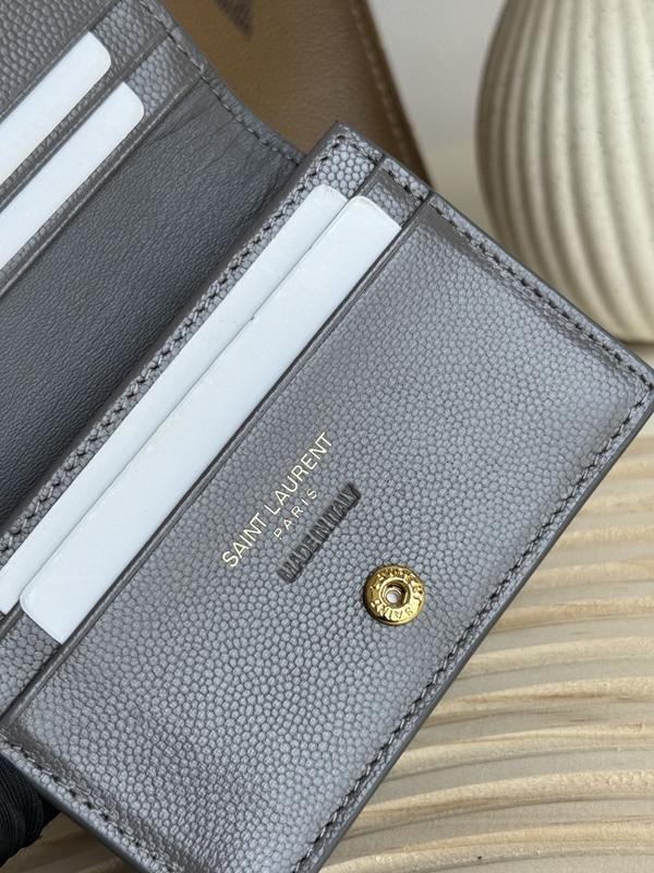 イヴサンローラン財布角部分ディテール